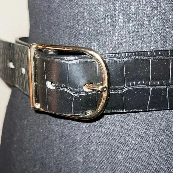 Banana Republic Women’s Black Vegan Leather Crocodile Embossed Belt - Picture 14 of 16
